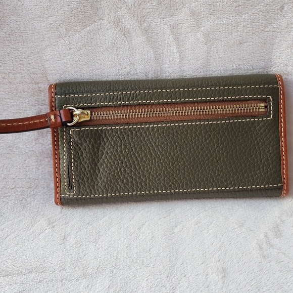 Dooney & Bourke Olive Green Pebble Grain Continental Wallet - Picture 2 of 3